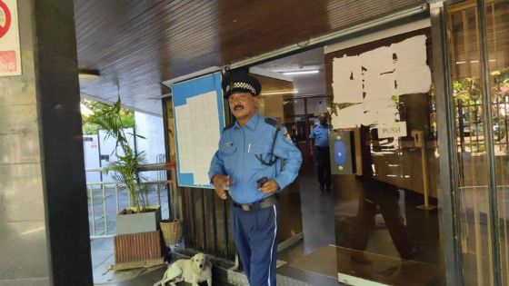 Enquête judiciaire sur la mort de Pravin Kanakiah - sa veuve au sergent Keesoondoyal : «mo panse linn met fin so lavi akoz presion dan travay»