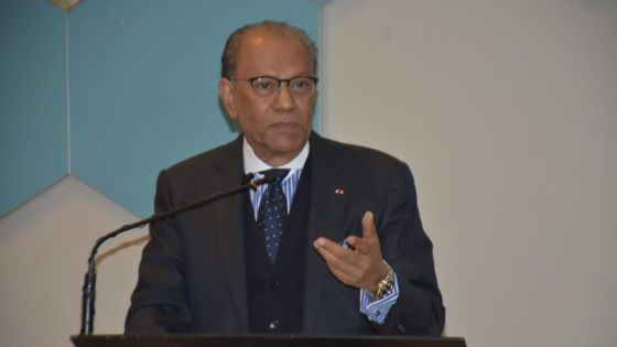 Photo de lui en compagnie de Laurette : Ramgoolam qualifie ses détracteurs de « poltron »