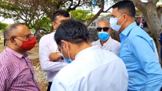 Bateaux échoués à Bain-des-Dames : des membres du PTr sur place