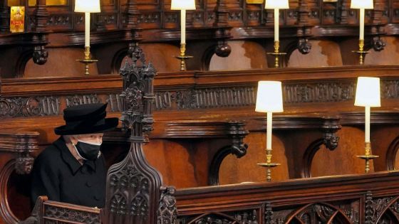 Premier anniversaire sans son époux pour la reine Elizabeth II