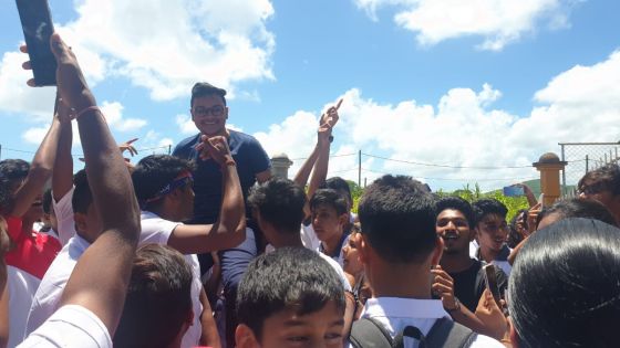 HSC 2019 : Karanveer Hoolash, l’un des trois lauréats qui fait la fierté du collège Rabindranath Tagore 