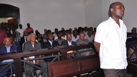 Angola: un journaliste jugé à huis clos pour une enquête anticorruption