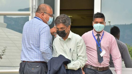 Allégation de pots-de-vin : arrêté, Rajesh Ramnarain fait valoir son droit au silence