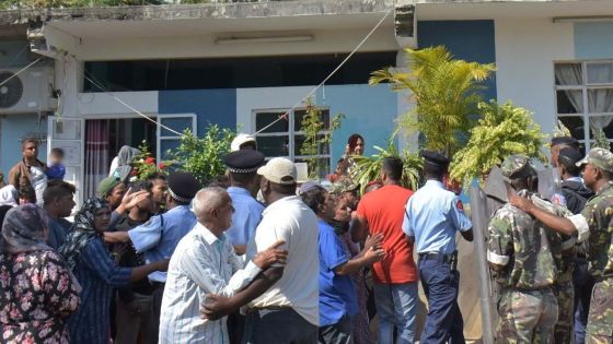 [En images] Meurtre de Swaley Futta : des habitants de Vallée-des-Prêtres crient leur colère