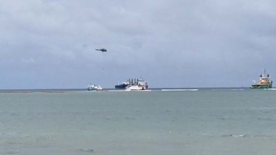 Remorquage du bateau échoué à Bain-des-Dames