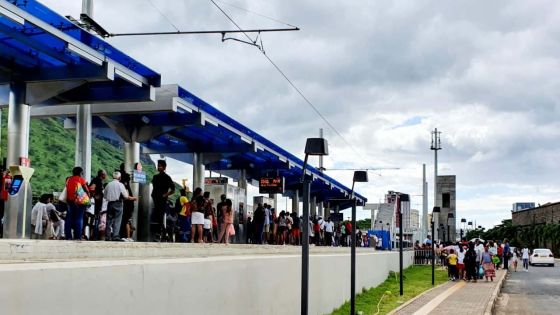 Metro Express : voici pourquoi des passagers ont dû attendre deux heures ce samedi pour pouvoir acheter leur ticket