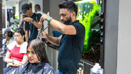 Conséquence de la cherté de la vie : les salons de coiffure et d’esthétique s’arrachent les cheveux 