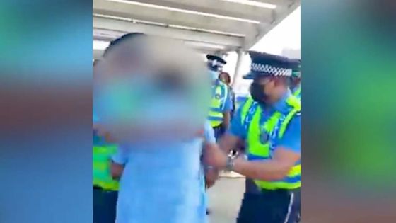 Rose-Hill : un collégien embarqué de force après avoir chanté «Polico Crapo» à l’adresse d’un policier