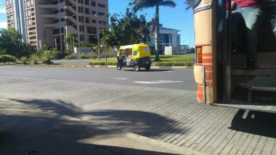 Un rickshaw aperçu à Ebène