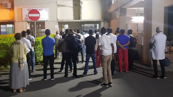 Sit-in des infirmiers et « attendants » à l’hôpital Jawaharlal-Nehru, Rose-Belle