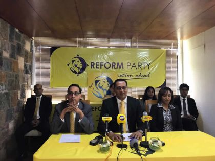 Metro Express : Roshi Bhadain qualifie de «vautours» les politiciens qui s’intéressent aux habitants