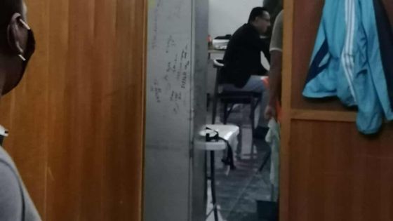 Interpellation de Roshi Bhadain : en direct des Casernes centrales