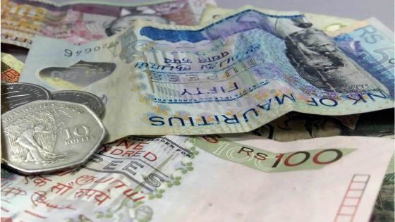 Taux de change : la roupie perd 7 % face au dollar