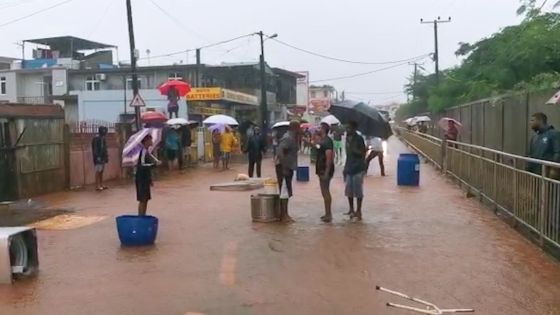 Pluies torrentielles : grogne des habitants de Montée S., Richelieu, qui ont obstrué la route
