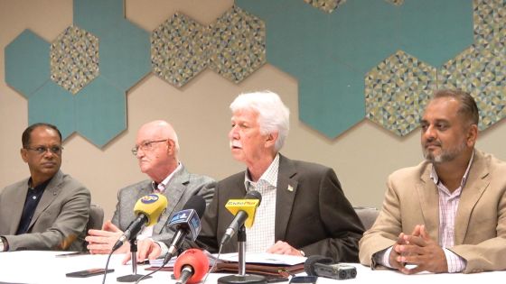 Discours-programme : Bérenger annonce que l'opposition ne sera présente au Parlement