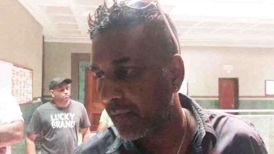 Sada Curpen ne pourra se rendre aux funérailles de son père en France : «Mo met tou dan lame bondie» 