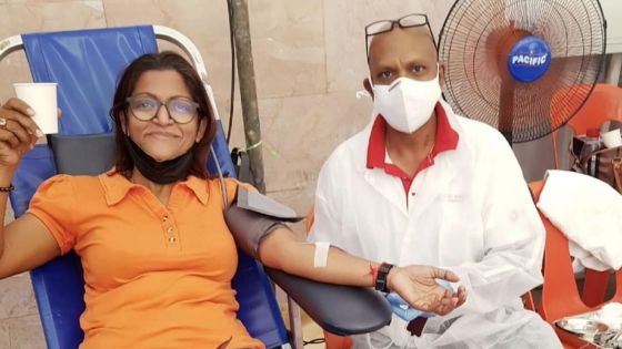 Victime d’un anévrisme cérébral : le combat de Sarah, une mère au grand coeur