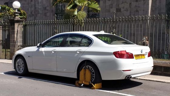 Une voiture rattachée au service de la garde rapprochée de Lady Jugnauth immobilisée en plein Port-Louis
