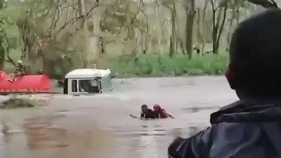 Dans l’Ouest : opération de sauvetage des occupants d’un camion-citerne piégé par les eaux