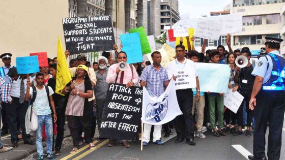 SC/HSC exam fees subsidy: Students and parents back on the streets