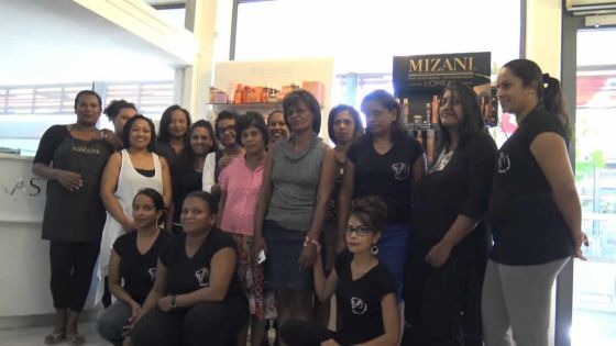 Fête des mères : des femmes (ex-SDF) relookées 