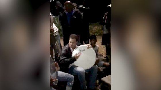 Le candidat Eric Guimbeau «bat so ravanne» avec ses sympathisants