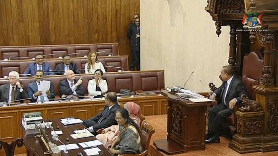 Le Speaker à Rajesh Bhagwan : «You are not the loudspeaker!»