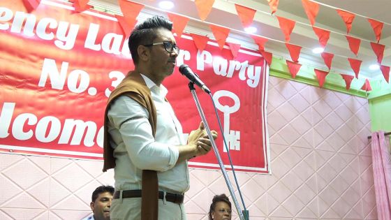 «La date du 7 novembre a été choisie pour éviter une révolution des jeunes sur les réseaux sociaux», dit Shakeel Mohamed