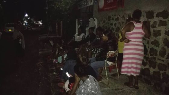 Post-inondations : des sinistrés de Bain-des-Dames envisagent de passer une nouvelle nuit à la belle étoile