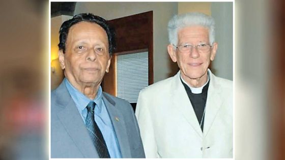 Sir Anerood Jugnauth meets with bishop Piat