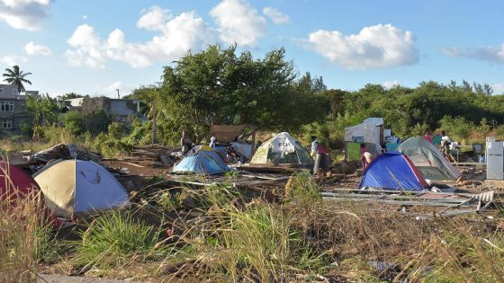 Squatters : « Li pa normal ki dimoun apre 27 zour enkor pe dormi enba latant », dit le père Mongelard