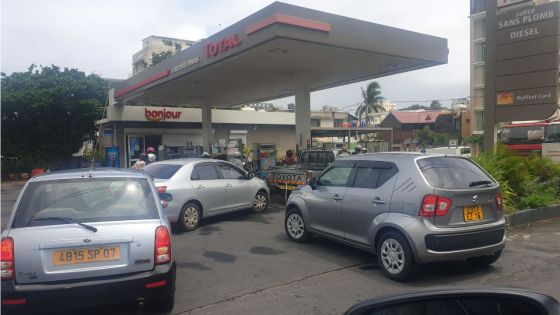 Aussitôt la levée de l'alerte cyclonique, c'est la ruée vers les stations-service 