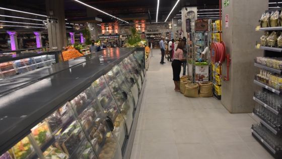 Hausse des salaires : effets mitigés sur les achats dans les grandes surfaces 