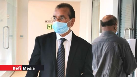 Un camion a foncé sur son portail :  Suren Dayal réclame une protection policière