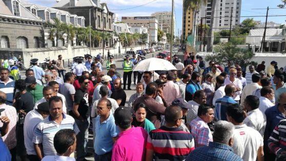 Anil Gayan annonce qu’une « solution » a pu être trouvée pour les chauffeurs de taxis d’hôtel