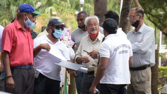 Des chauffeurs de taxi d’hôtels menacent de se mettre en grève de la faim