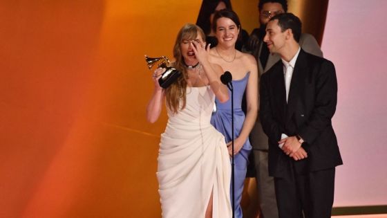 Grammy Awards : Taylor Swift remporte l'album de l'année pour la quatrième fois, un record
