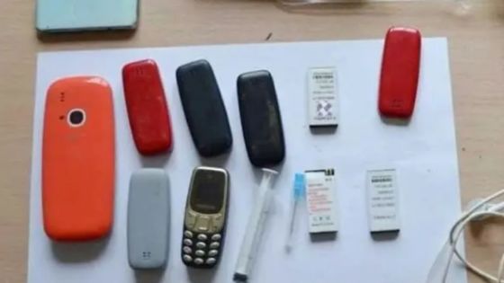 Prison de Melrose : trois téléphones miniatures saisis sur un détenu