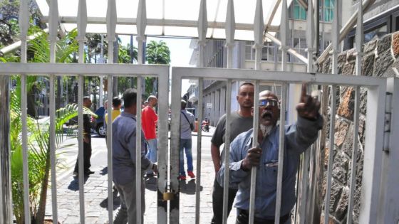 Comité de crise Eid ul-Adha : des voix s’élèvent devant l’hôtel du gouvernement 