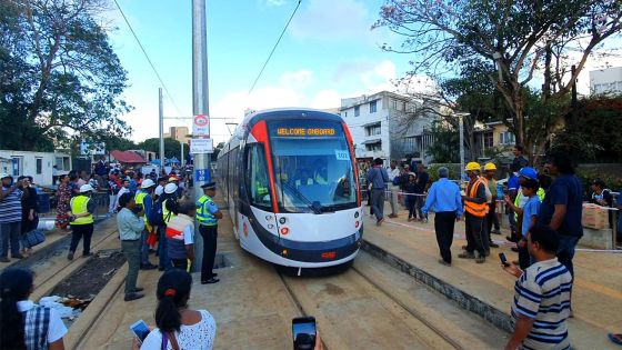 Essai du Metro Express : «Hé li roule vite sa ?» «Ti kave mett nou ladan !», pouvait-on entendre dans la foule