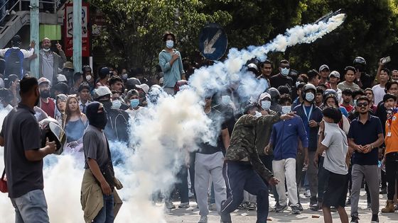 Népal: le Premier ministre démissionne face à la colère de la rue, le parlement en feu