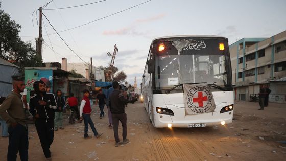 Le Hamas remet à la Croix-Rouge sept otages vivants