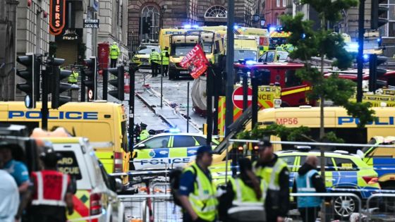 Voiture-bélier à Liverpool: 4 personnes toujours dans un état grave