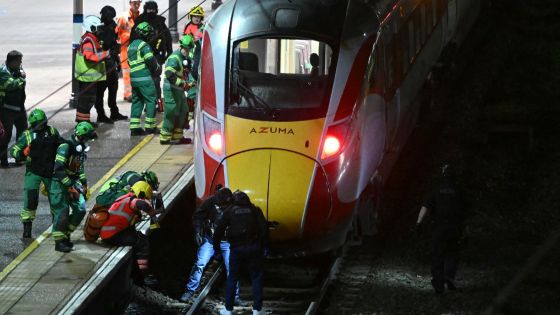  Plusieurs blessés dans une attaque à l'arme blanche dans un train en Angleterre, deux personnes interpellées