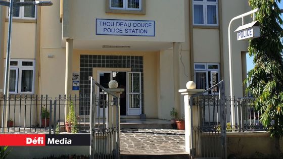 Trou-d’Eau-Douce : un bateau de plaisance prend feu ; un suspect arrêté