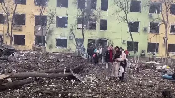 La Russie qualifie la frappe contre l'hôpital ukrainien de Marioupol de mise en scène