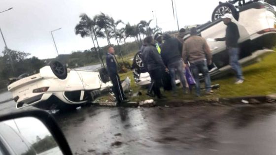 La Vigie : deux voitures atterrissent les roues en l'air 
