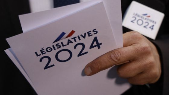 Législatives : pour éviter une majorité absolue au RN, l'heure des désistements pour le second tour