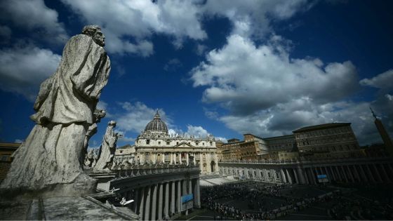 Vatican : deuxième jour de conclave et d'attente de la fumée blanche