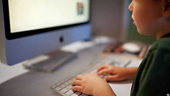 Vie privée en ligne : les enfants sont-ils vraiment protégés ?